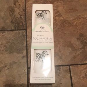 Amazing Baby Muslin Swaddle